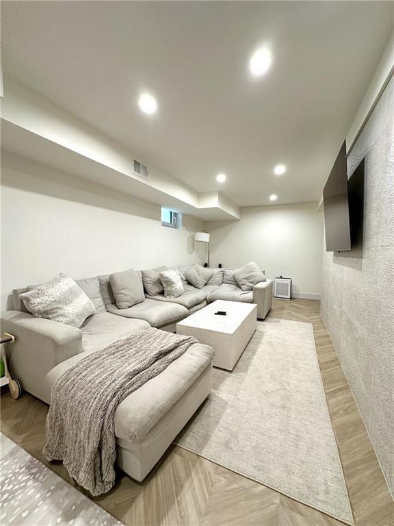 33 Gower Street Castleton Corners Staten Island NY 10314