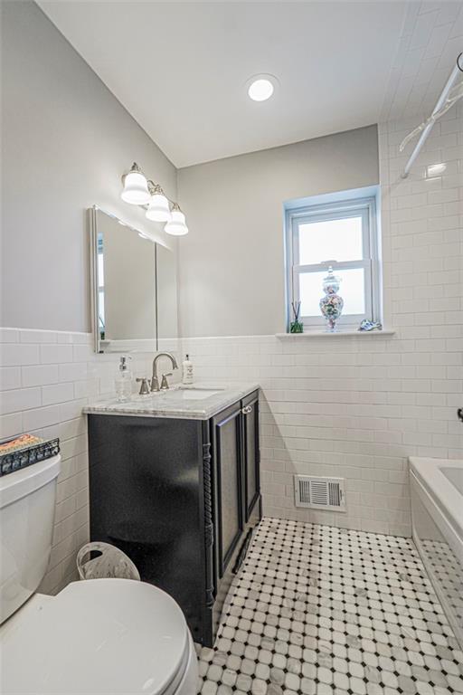 76 Berry Avenue Arden Heights Staten Island NY 10312