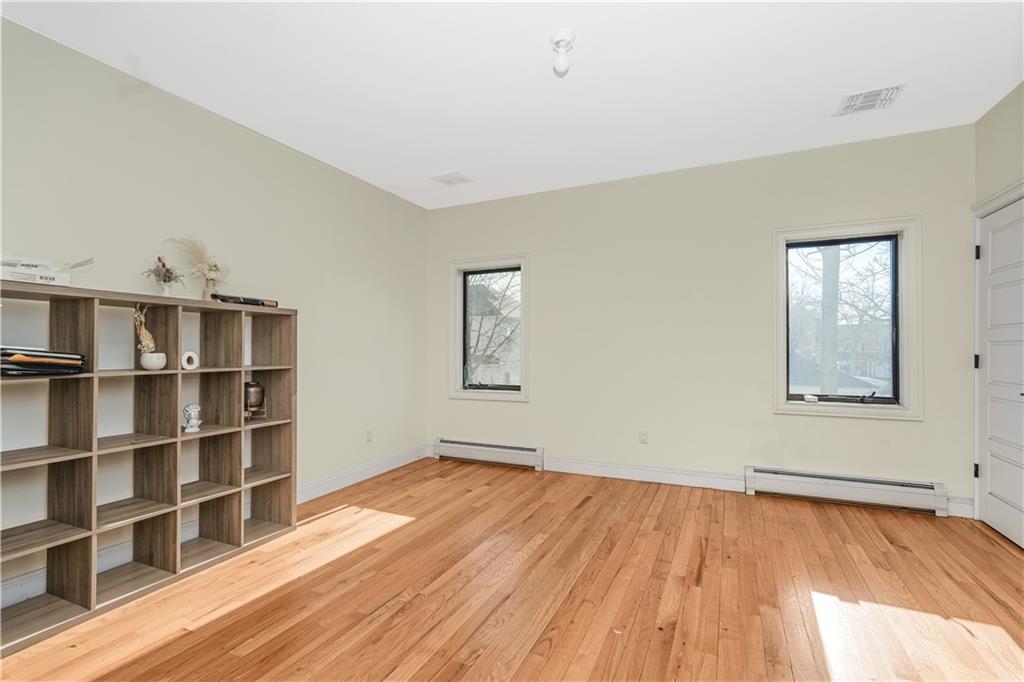 946 Edgegrove Avenue Prince's Bay Staten Island NY 10309