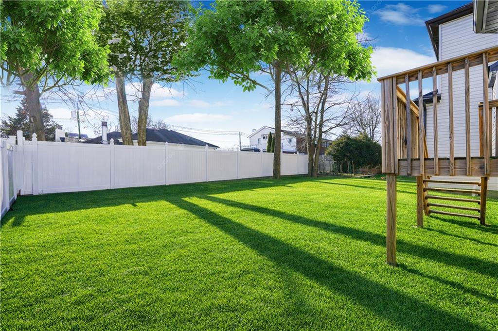 946 Edgegrove Avenue Prince's Bay Staten Island NY 10309