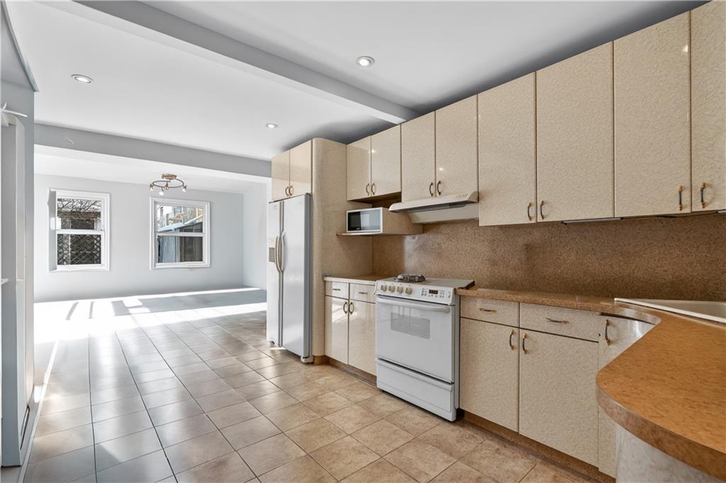 166 Pembroke Street Manhattan Beach Brooklyn NY 11235