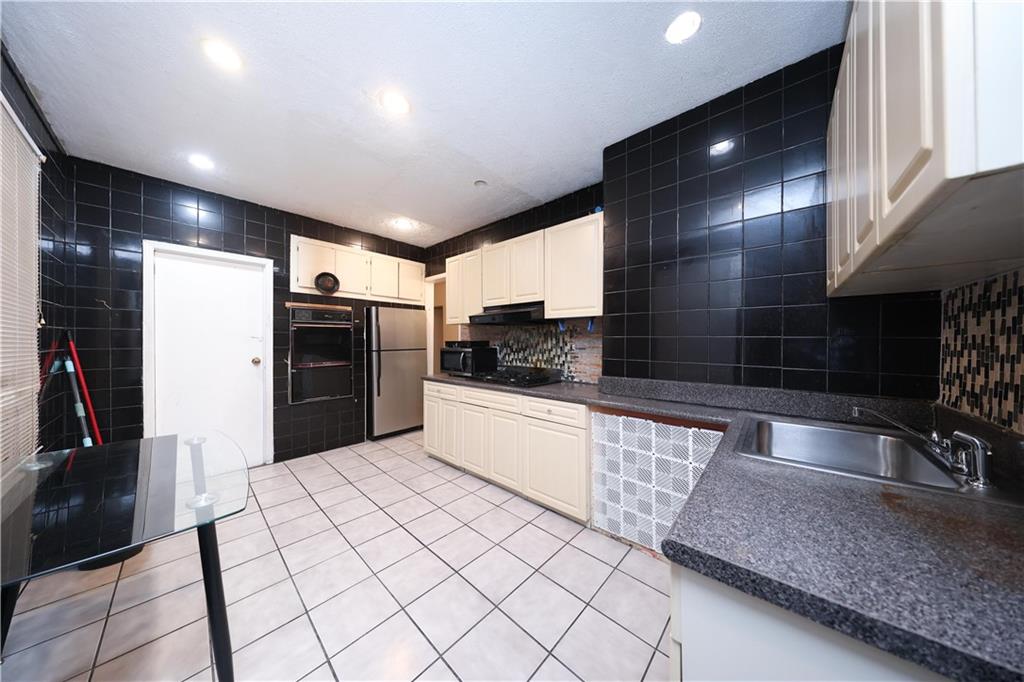 160 Bay 28th Street Bath Beach Brooklyn NY 11214