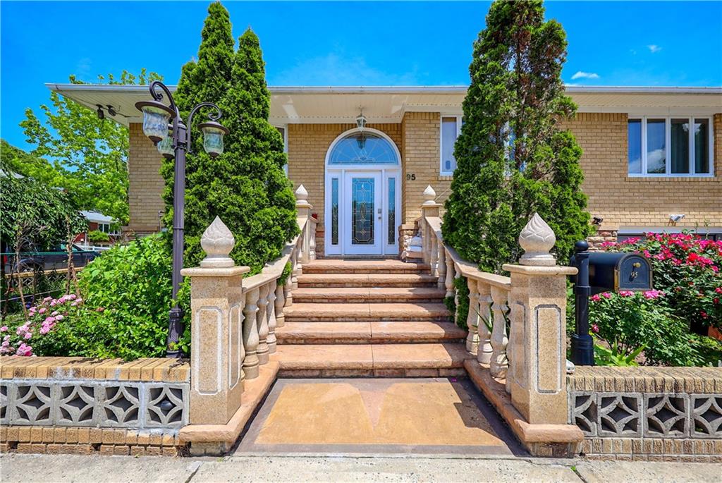 95 Woodlawn Avenue Grasmere Staten Island NY 10305