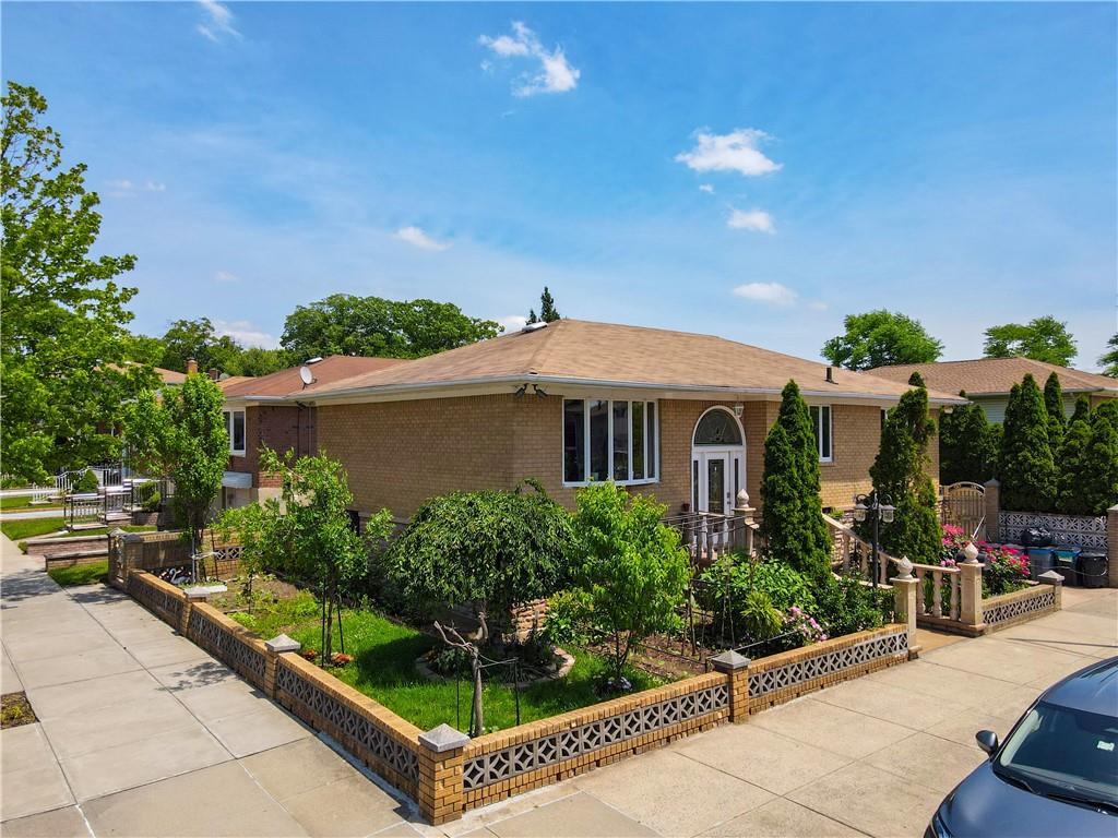 95 Woodlawn Avenue Grasmere Staten Island NY 10305