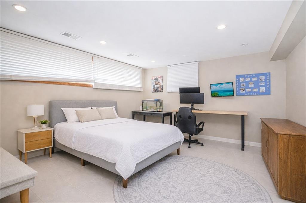 95 Woodlawn Avenue Grasmere Staten Island NY 10305