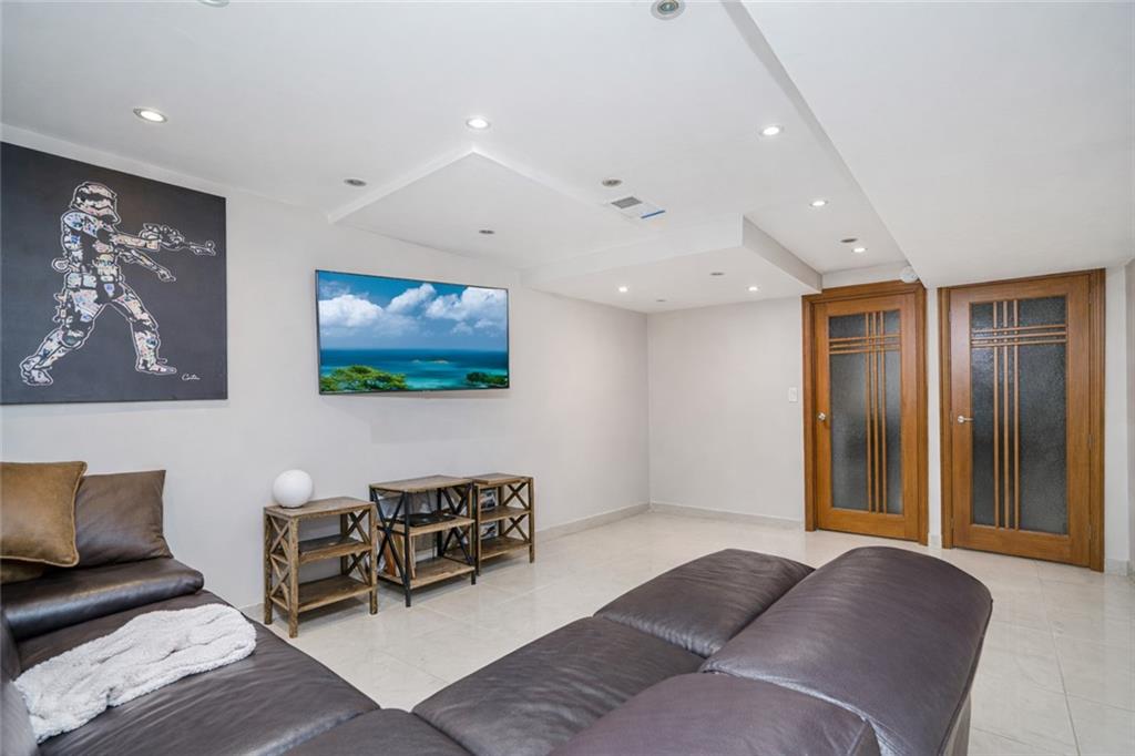 95 Woodlawn Avenue Grasmere Staten Island NY 10305