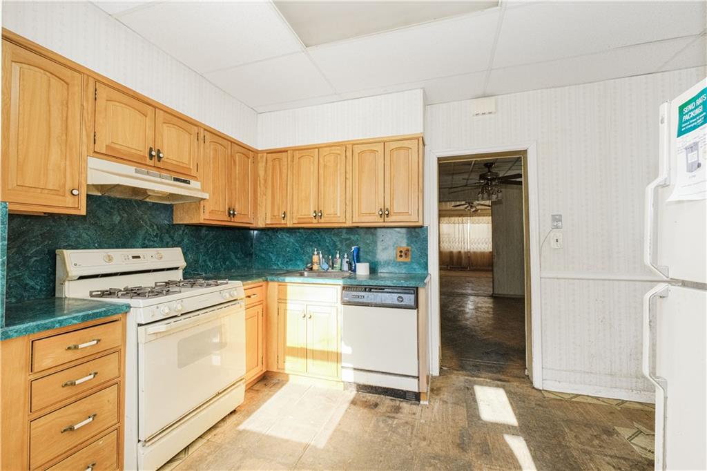 6252 80th Road Glendale Glendale NY 11385