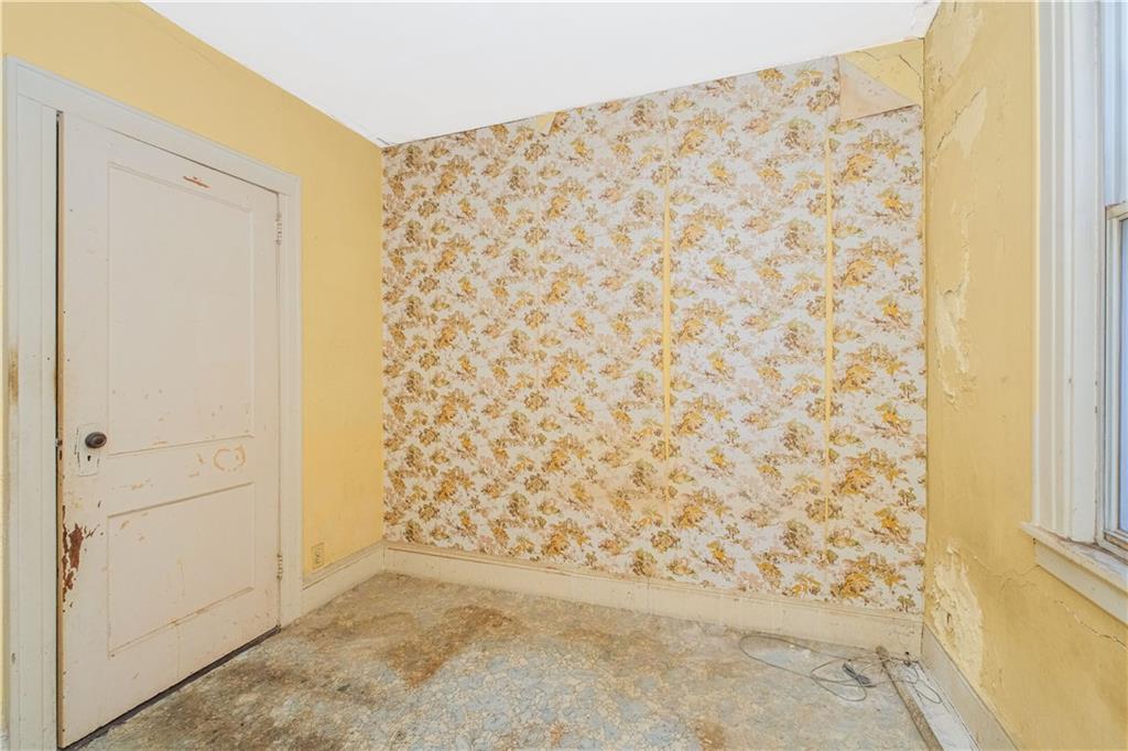 6252 80th Road Glendale Glendale NY 11385