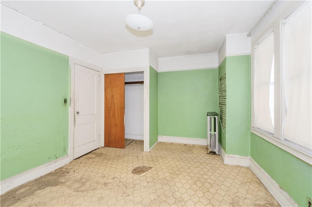 6252 80th Road Glendale Glendale NY 11385