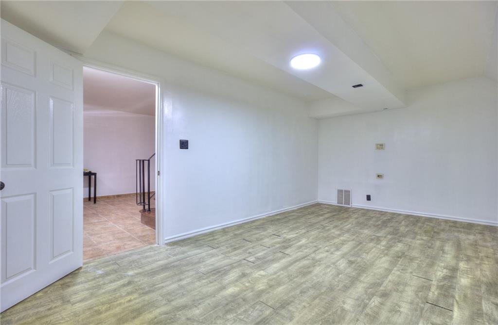 14 Parkview Loop Bulls Head Staten Island NY 10314