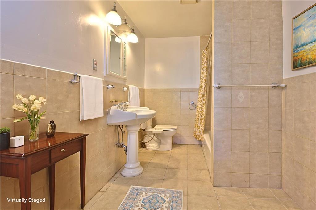 14 Parkview Loop Bulls Head Staten Island NY 10314