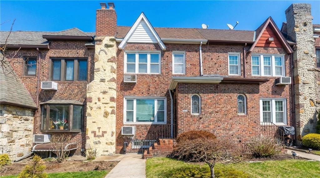 64-61 82nd Place Middle Village Middle Village NY 11379