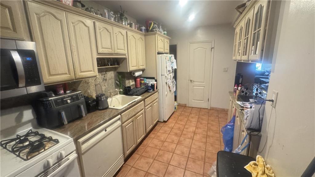 64-61 82nd Place Middle Village Middle Village NY 11379