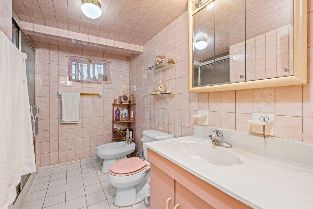 7308 19th Avenue Bensonhurst Brooklyn NY 11204