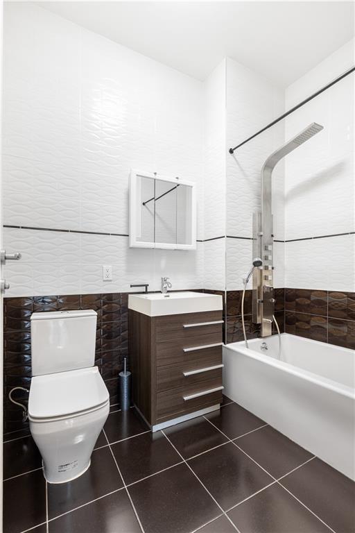 8629 Bay Pkwy Bath Beach Brooklyn NY 11214