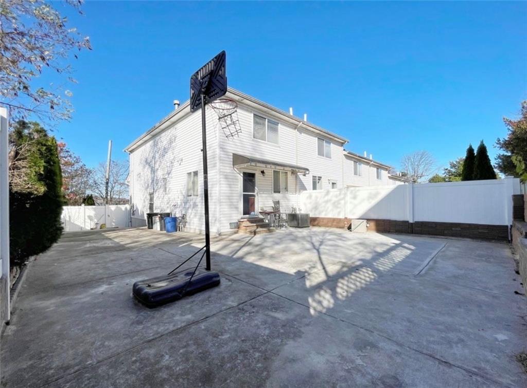 372 Maryland Avenue Rosebank Staten Island NY 10305