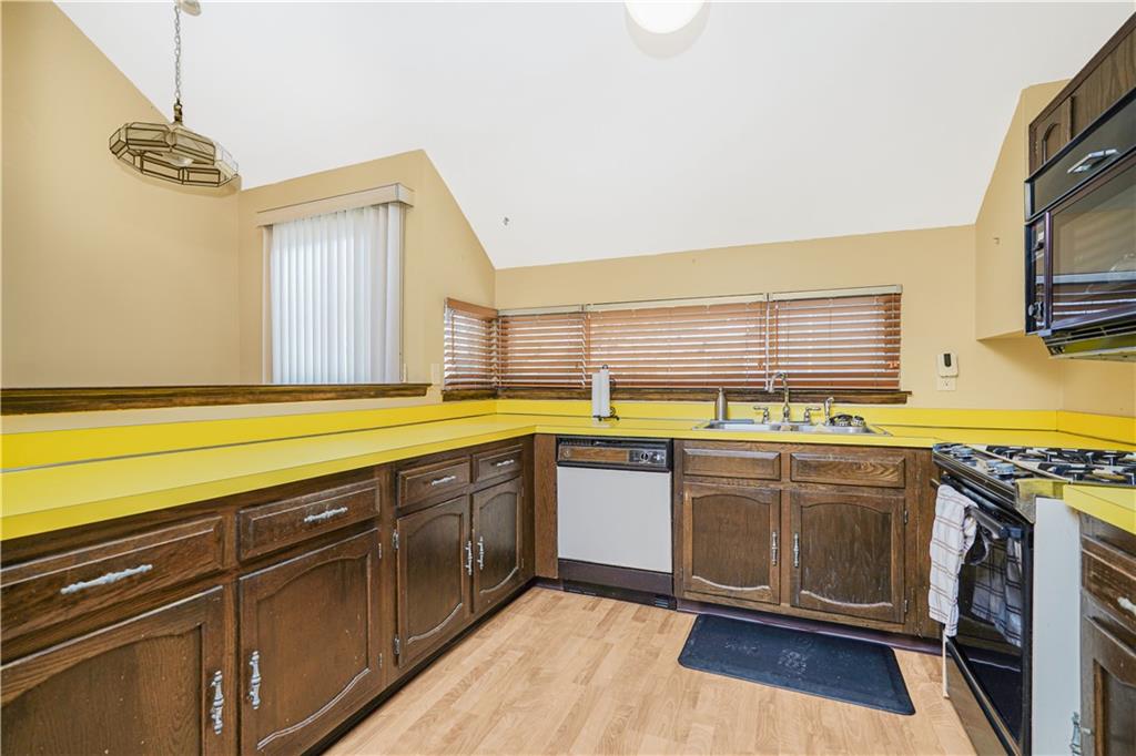 222 Forest Green Arden Heights Staten Island NY 10314