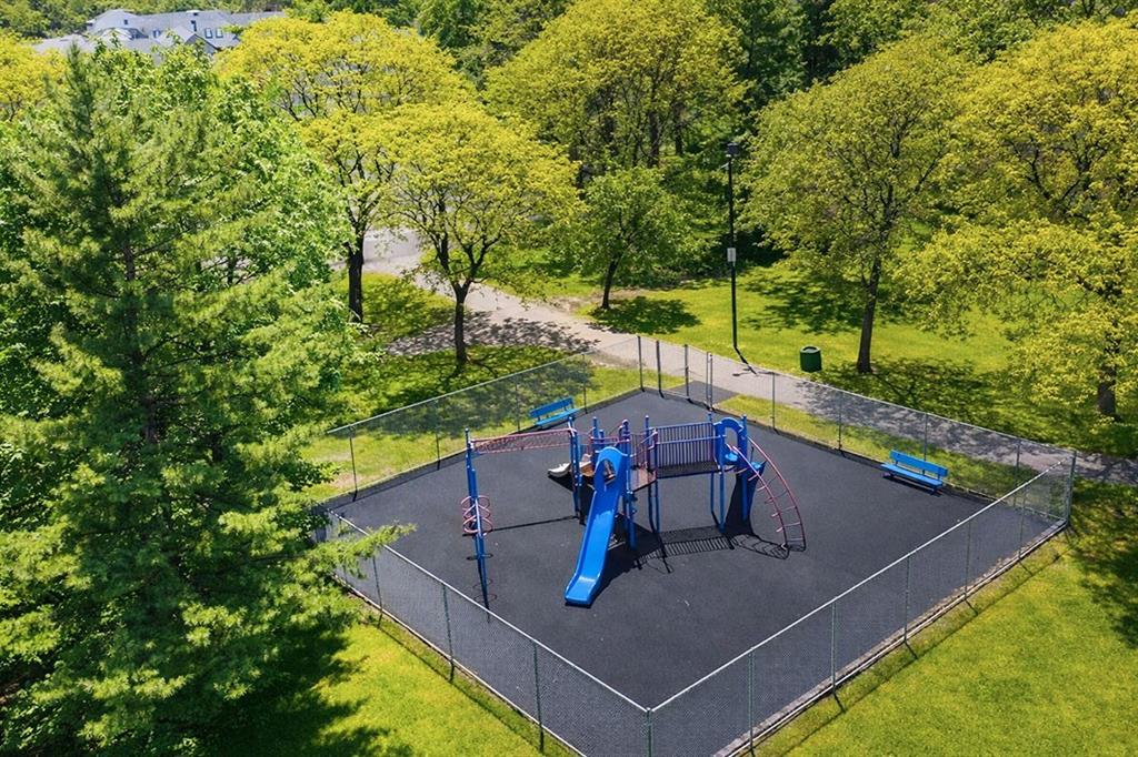 222 Forest Green Arden Heights Staten Island NY 10314