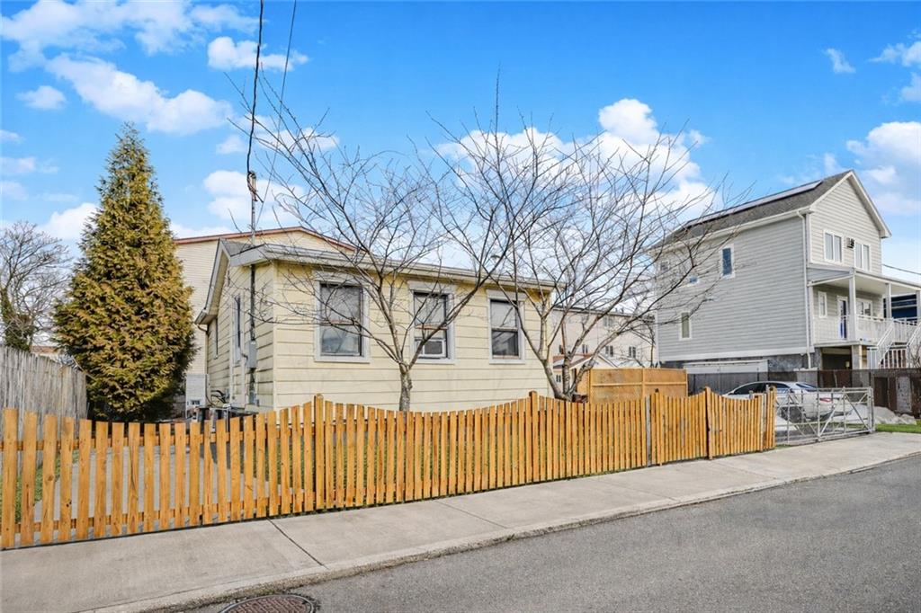 5 Milbank Road Oakwood Staten Island NY 10306