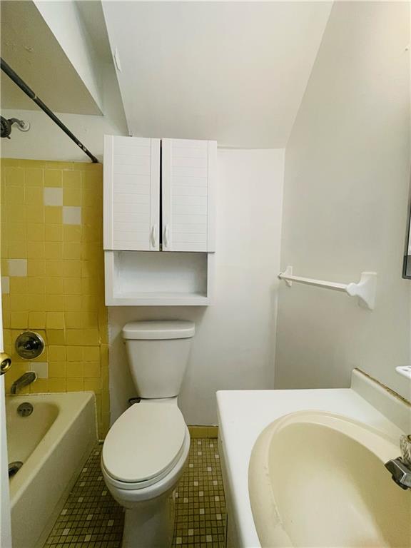 12 Kingsbridge Avenue Bulls Head Staten Island NY 10314