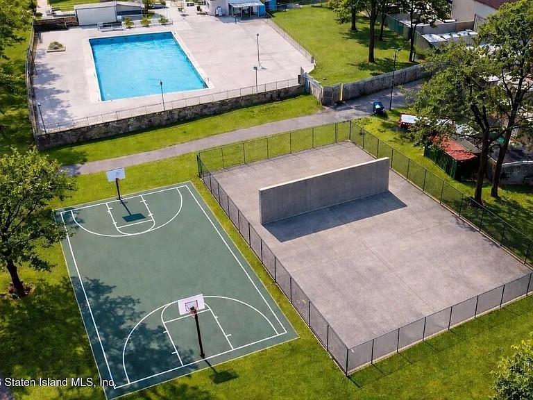 224 Forest Green Arden Heights Staten Island NY 10312