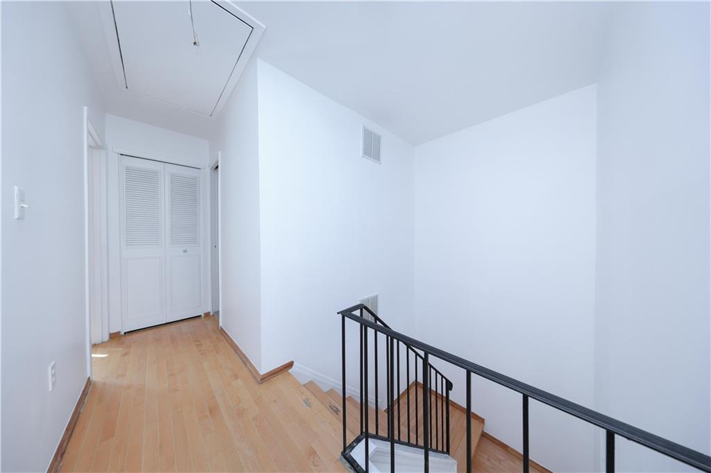 31 Barclay Circle Rossville Staten Island NY 10312