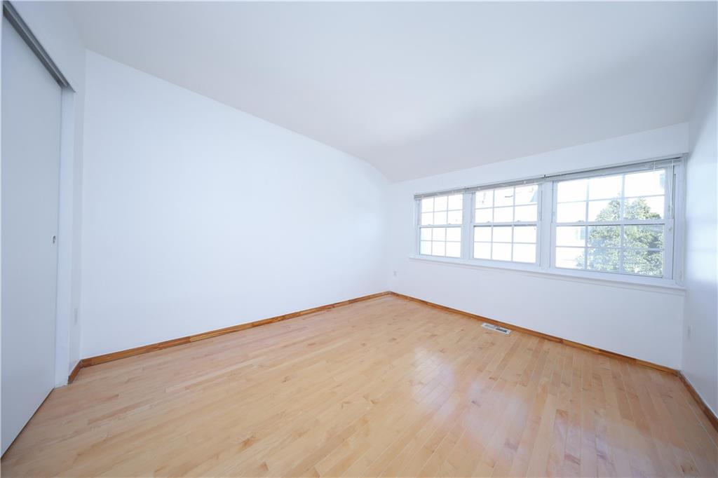 31 Barclay Circle Rossville Staten Island NY 10312