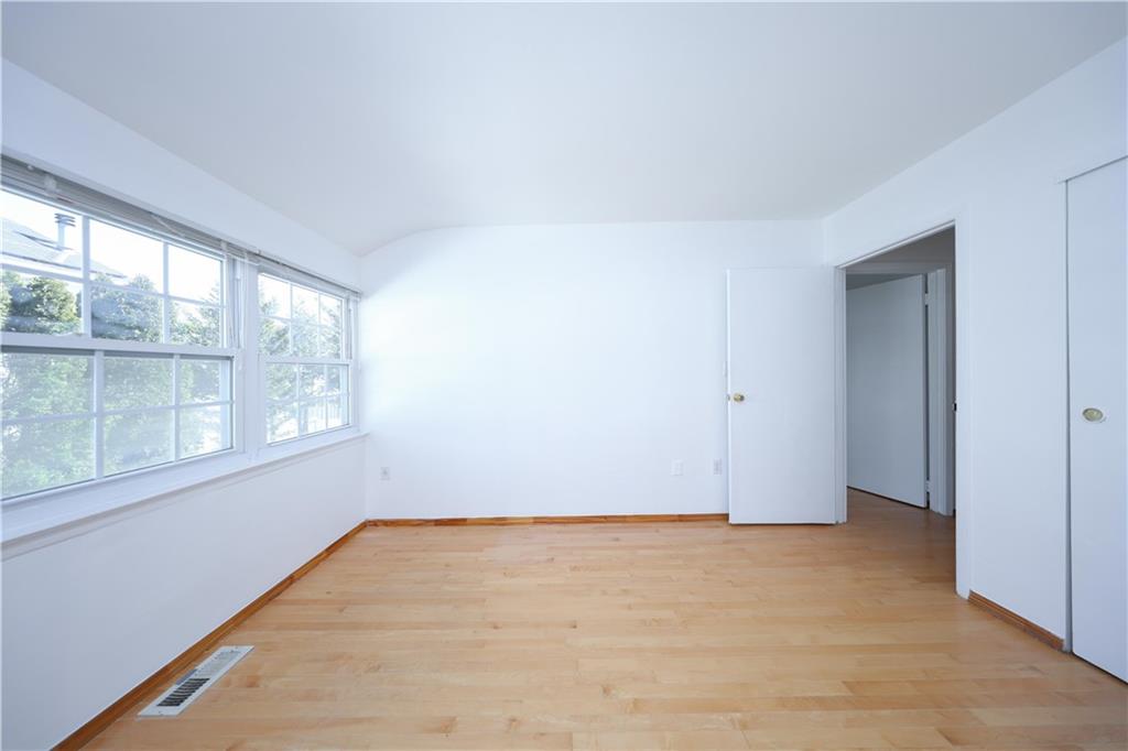 31 Barclay Circle Rossville Staten Island NY 10312