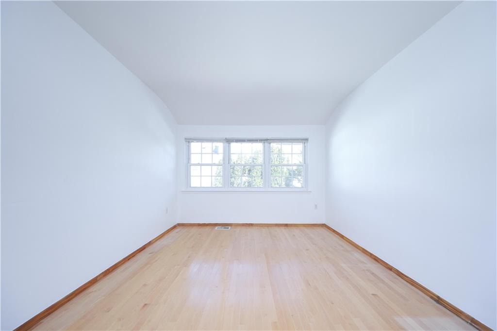 31 Barclay Circle Rossville Staten Island NY 10312