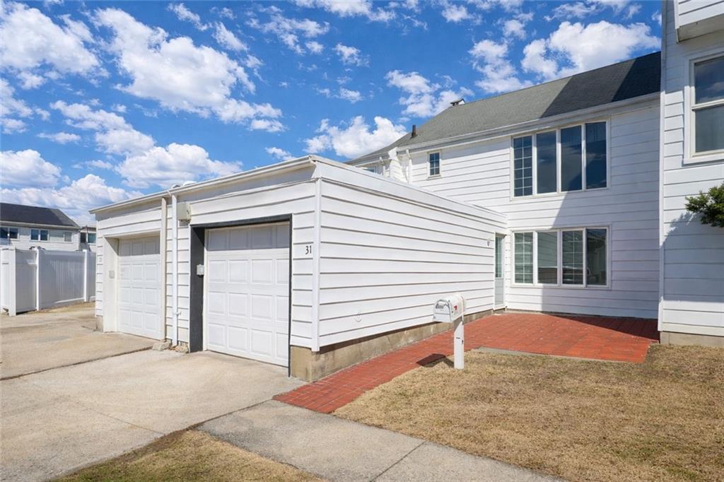 31 Barclay Circle Rossville Staten Island NY 10312