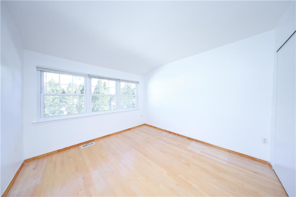 31 Barclay Circle Rossville Staten Island NY 10312