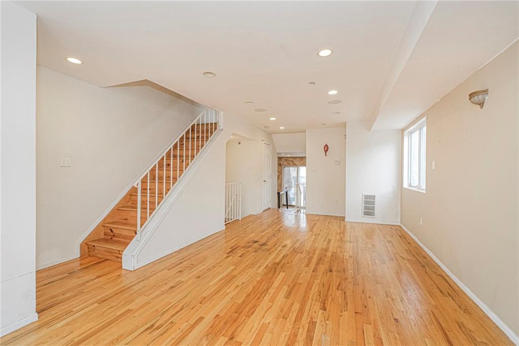 61 Merivale Lane Rosebank Staten Island NY 10304