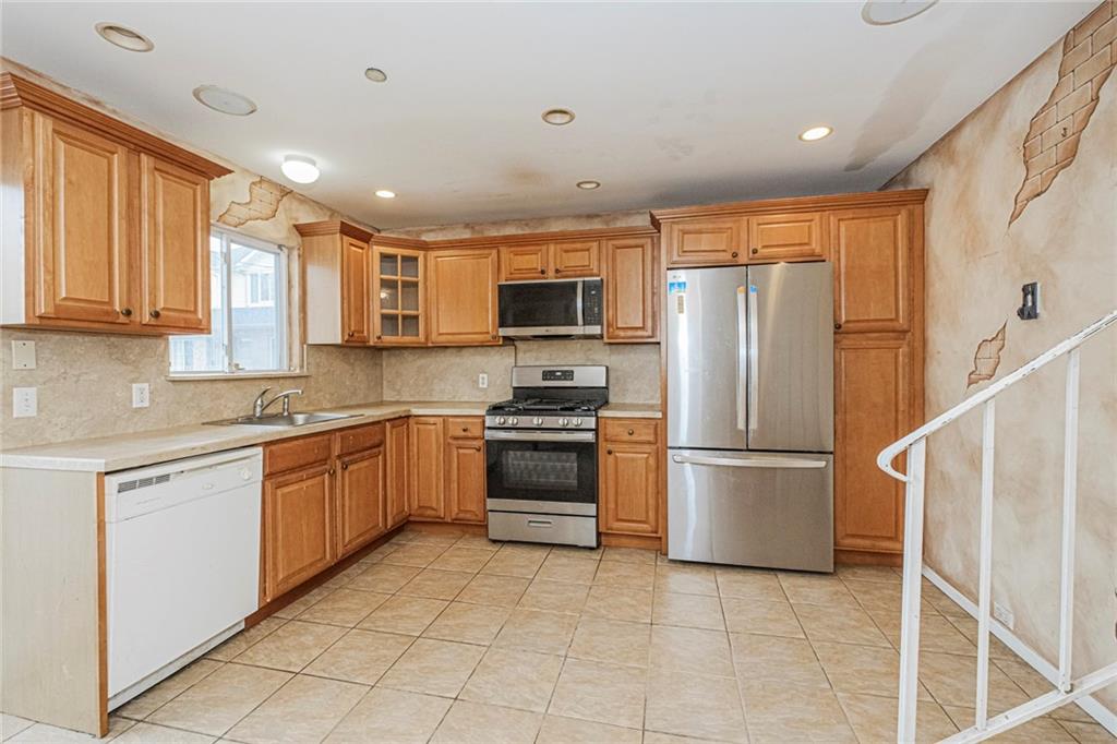 61 Merivale Lane Rosebank Staten Island NY 10304