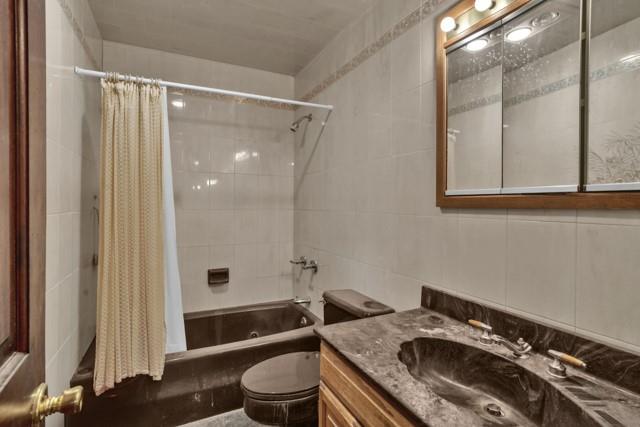 1640 Bath Avenue Bensonhurst Brooklyn NY 11214