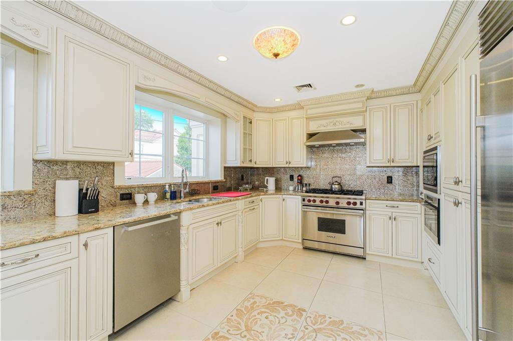 4094 Ocean Avenue Manhattan Beach Brooklyn NY 11235