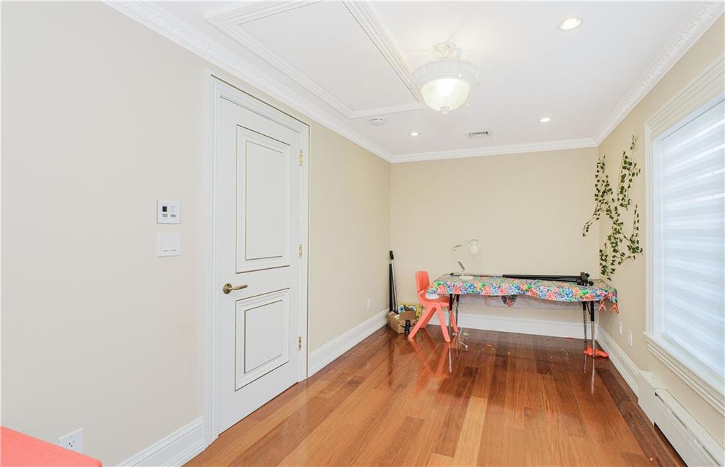 4094 Ocean Avenue Manhattan Beach Brooklyn NY 11235