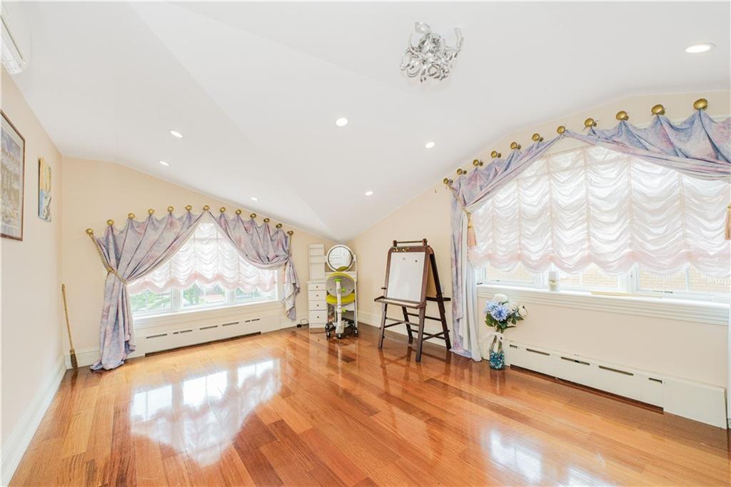 4094 Ocean Avenue Manhattan Beach Brooklyn NY 11235