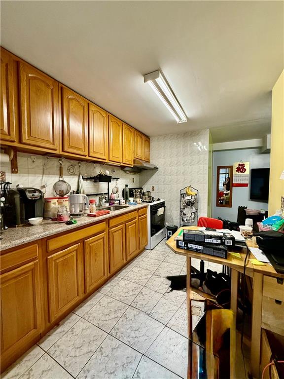9520 42nd Avenue Elmhurst Elmhurst NY 11373