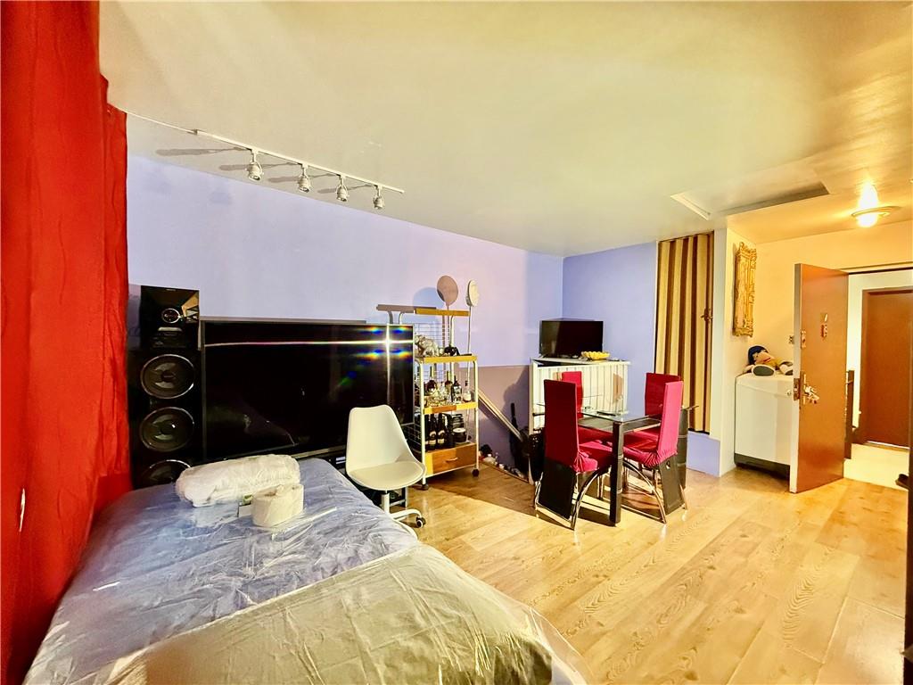 9520 42nd Avenue Elmhurst Elmhurst NY 11373
