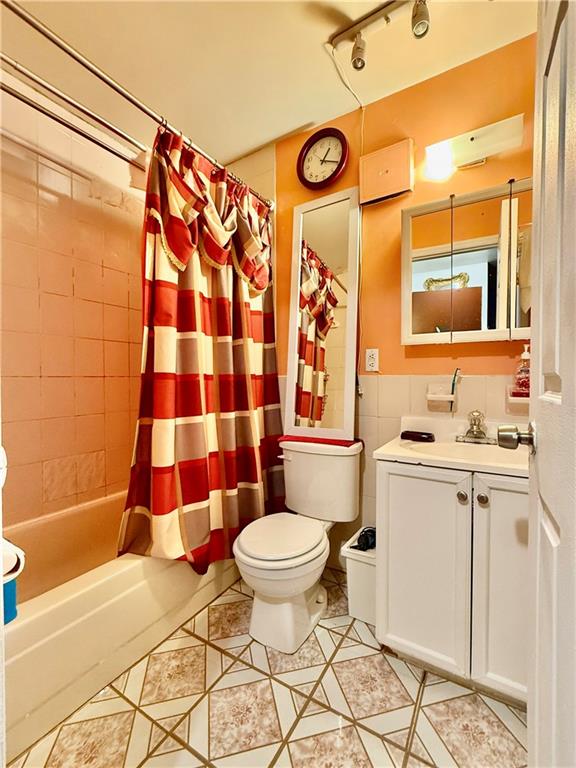 9520 42nd Avenue Elmhurst Elmhurst NY 11373