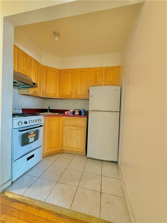 9520 42nd Avenue Elmhurst Elmhurst NY 11373