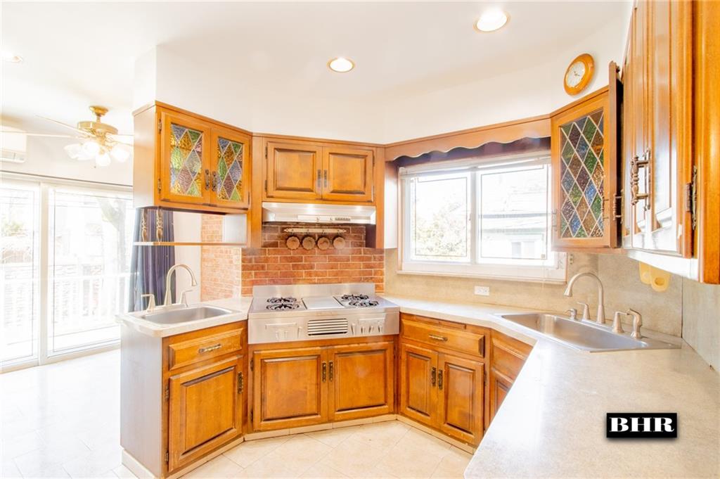 154 Beaumont Street Manhattan Beach Brooklyn NY 11235