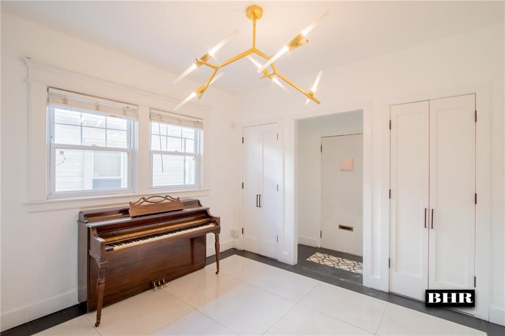 154 Beaumont Street Manhattan Beach Brooklyn NY 11235