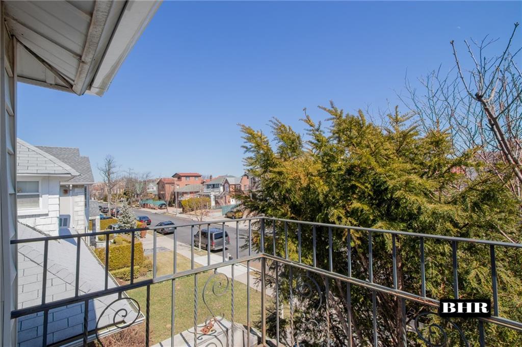 154 Beaumont Street Manhattan Beach Brooklyn NY 11235