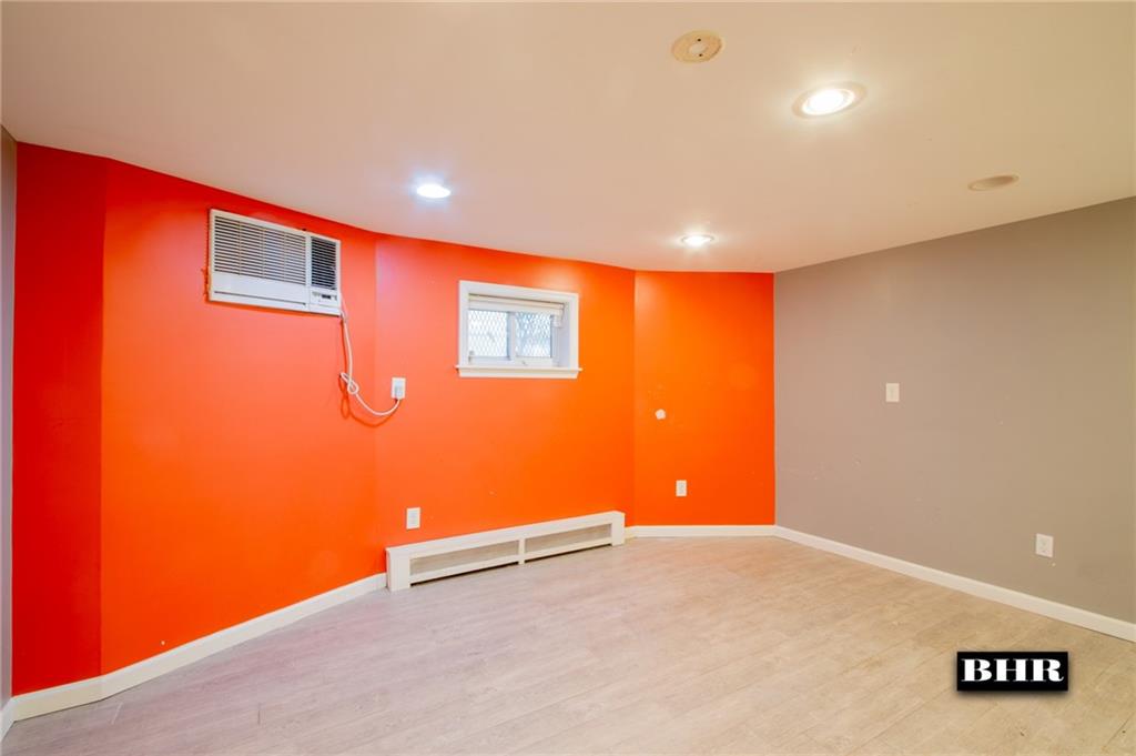 154 Beaumont Street Manhattan Beach Brooklyn NY 11235