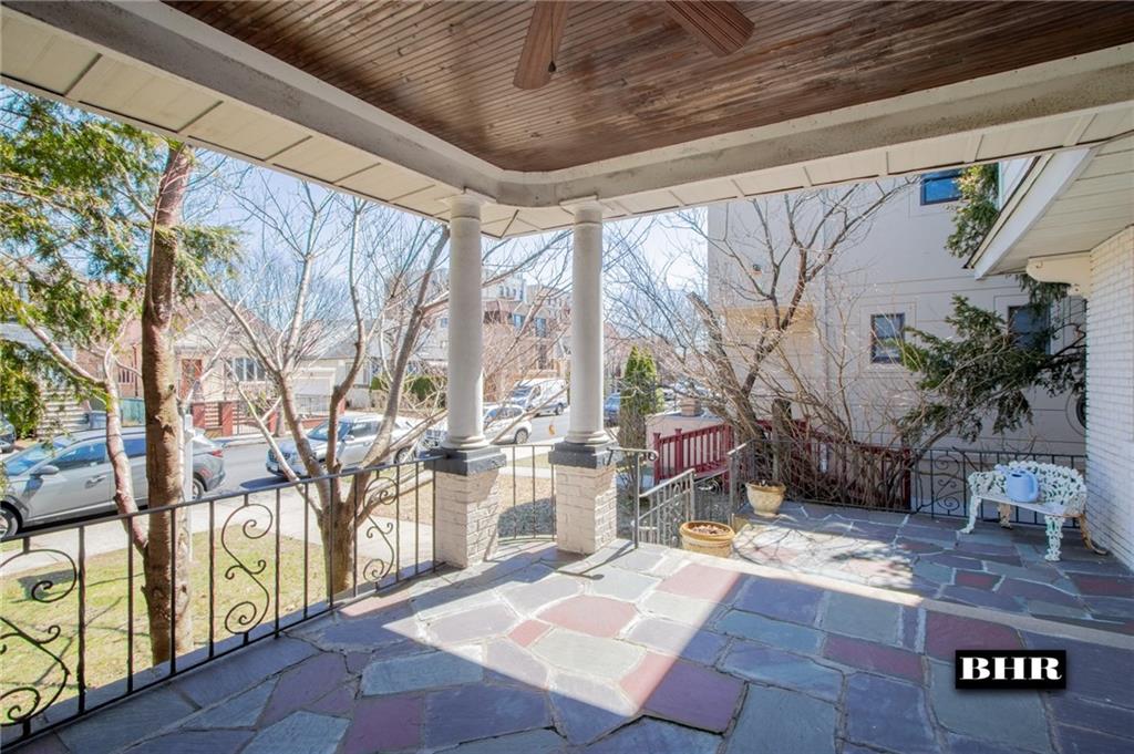 154 Beaumont Street Manhattan Beach Brooklyn NY 11235