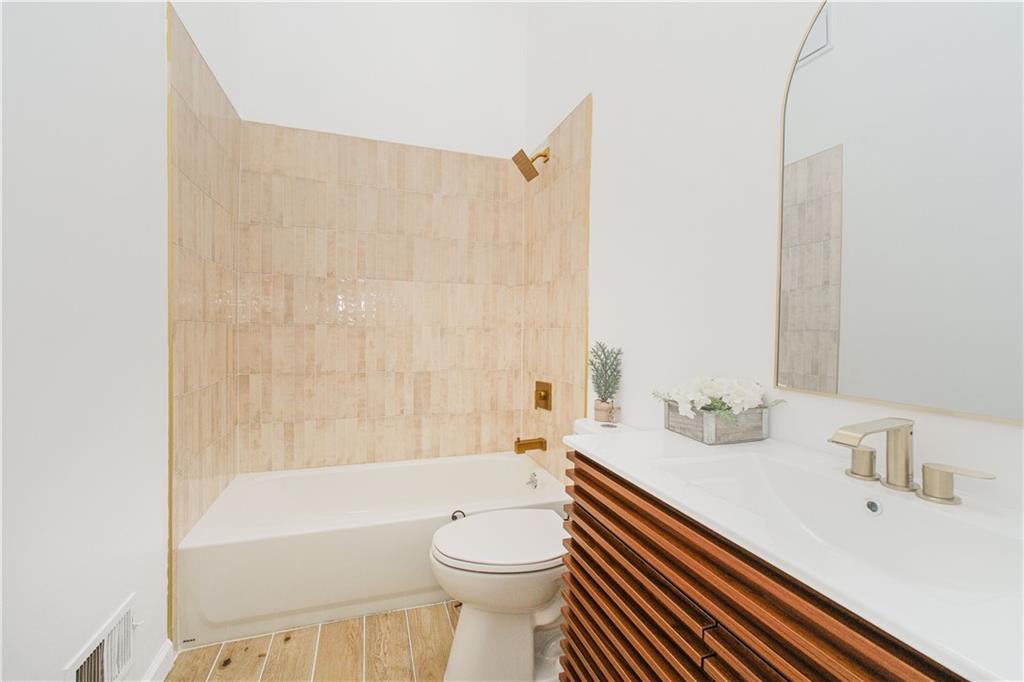 63 Avon Lane Westerleigh Staten Island NY 10314