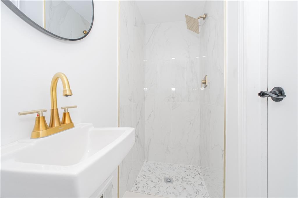 63 Avon Lane Westerleigh Staten Island NY 10314