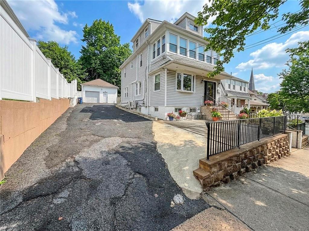 33 Hope Avenue Staten Island NY 10305
