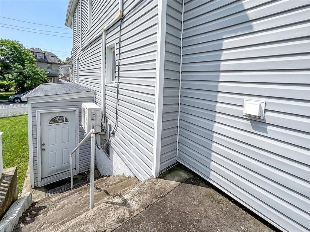 33 Hope Avenue Staten Island NY 10305